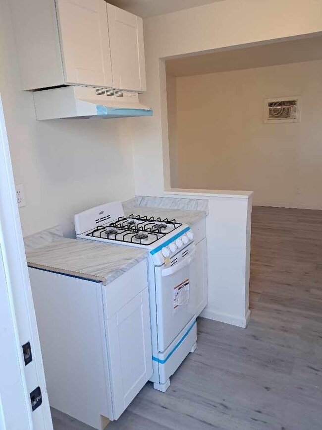 Building Photo - 818 E Rte 66