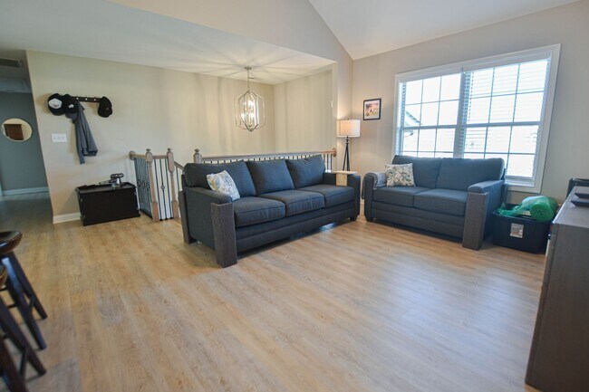 Foto del edificio - Pet Friendly Four Bedroom with Basement!