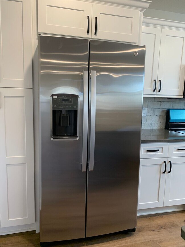 Foto del edificio - 2 Bed/1 Bath: Walk to International Studie...