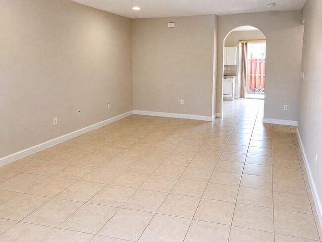 Foto del edificio - 5610 NW 107th Ave