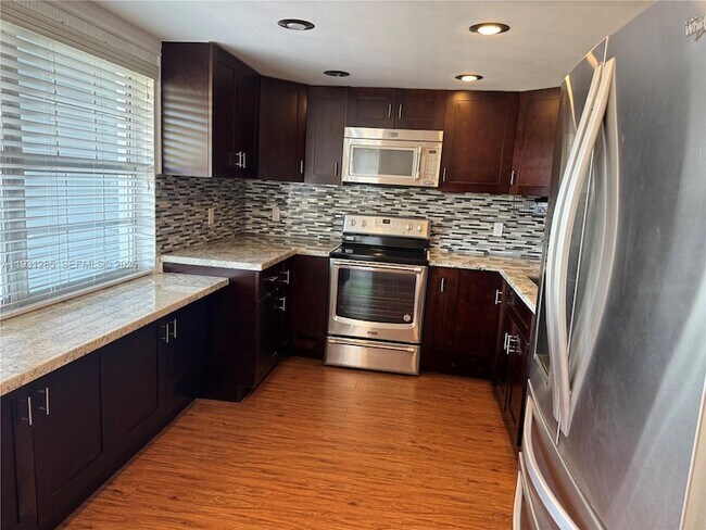 Foto del edificio - 625 Oaks Dr