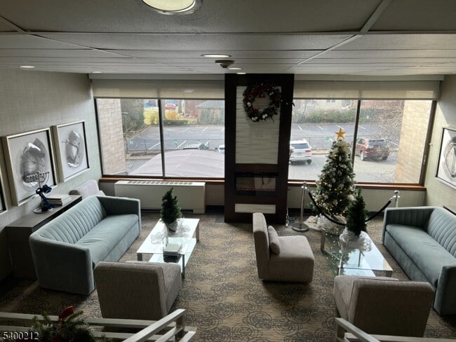 Foto del edificio - 9060 Palisade Ave