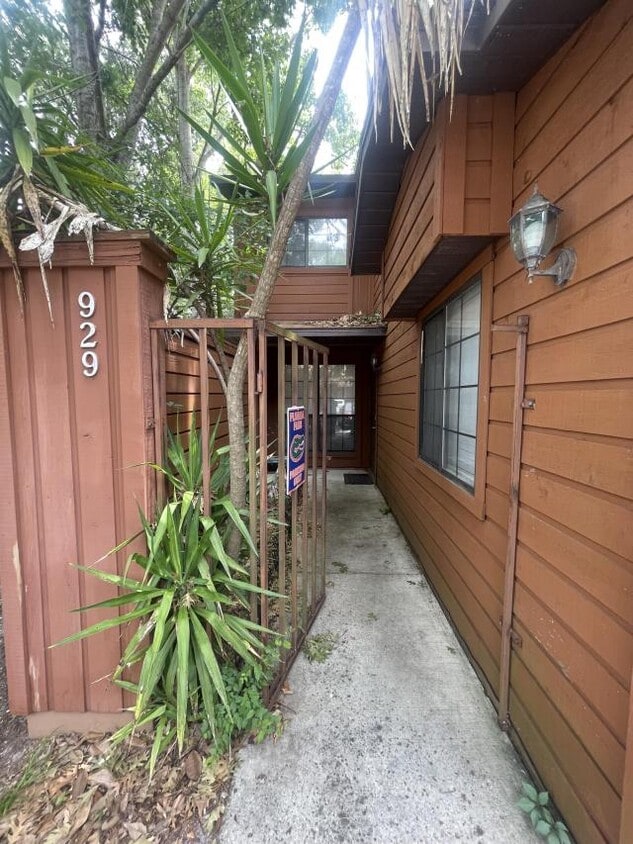 Building Photo - 2 bedroom in Gainesville FL 32607
