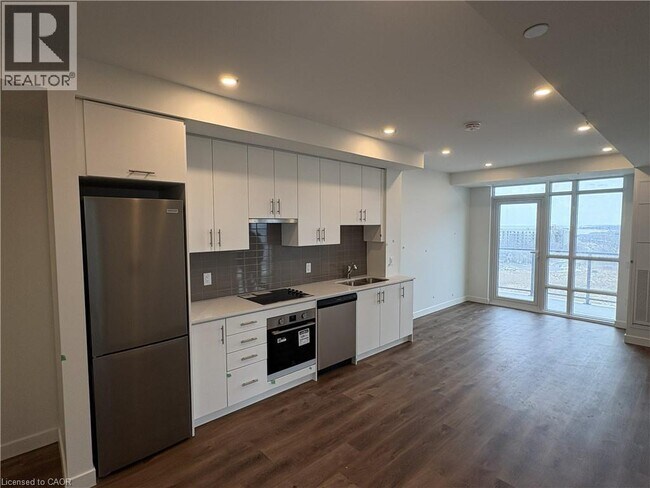 Building Photo - 461 Green Rd