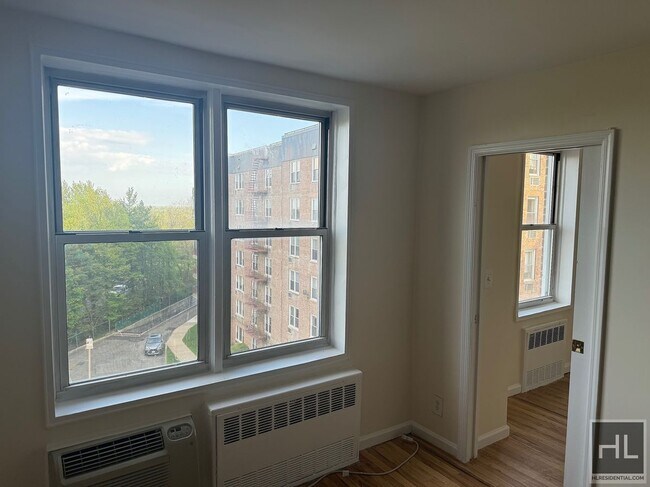 Building Photo - GRAND CENTRAL PARKWAY