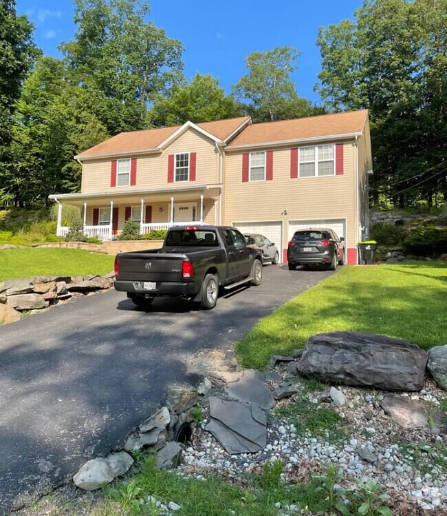 Apartments For Rent in Pocono Manor PA with Yard 1 Rentals