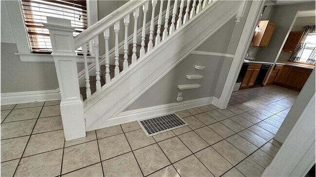 Building Photo - 37 Arcadia Ave