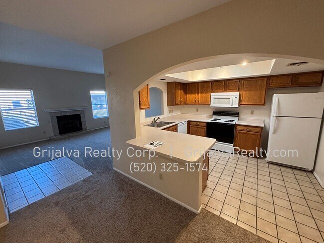 Foto del edificio - Cute 2 Bedroom, 2 Bath Townhome  *MOVE-IN SPECIAL* (Speedway/Wilmot)