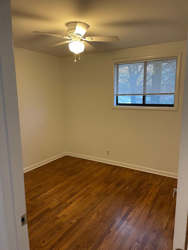 Building Photo - 1004 Lischey Ave