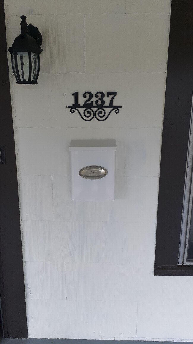 Foto del edificio - 1237 Elm Ave