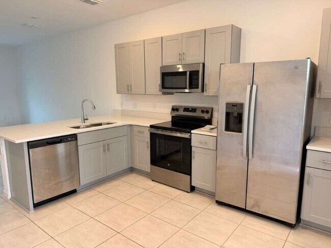 Building Photo - 3068 Skyline Lp