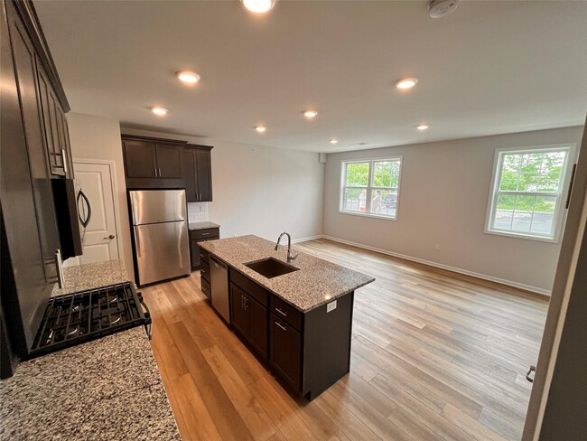 Foto del edificio - 311 Tower Ridge Cir