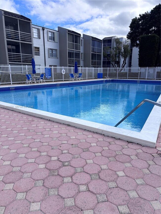 Foto del edificio - 14150 SW 84th St