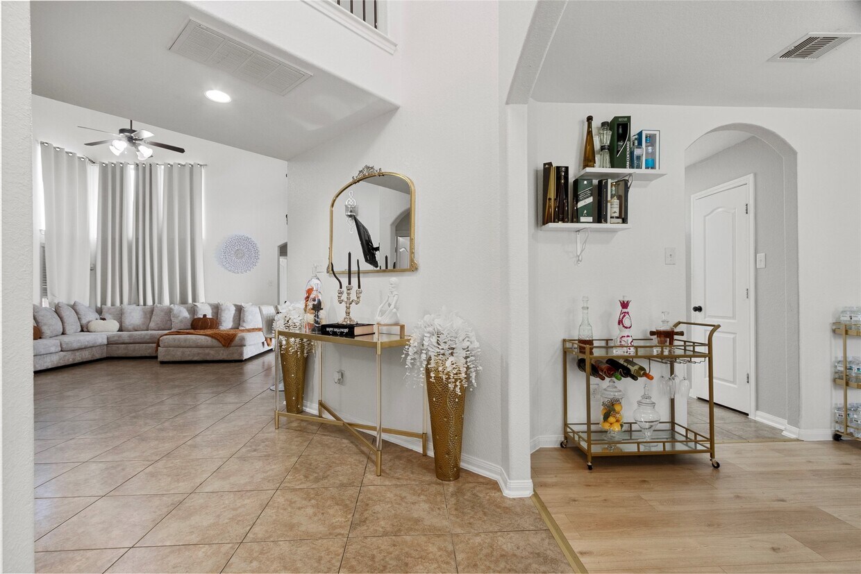 Foto principal - 5443 Espuela Ln
