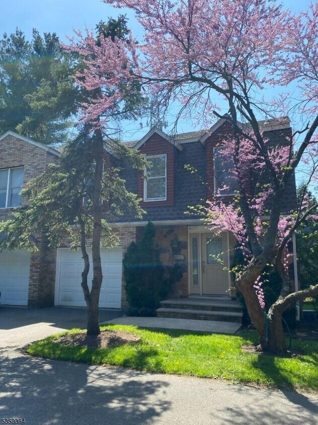 Foto principal - 607 Grove St