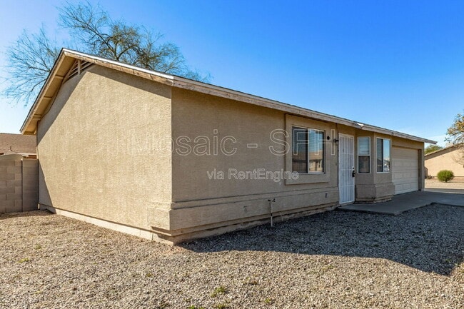 Building Photo - 703 W Hess Ave