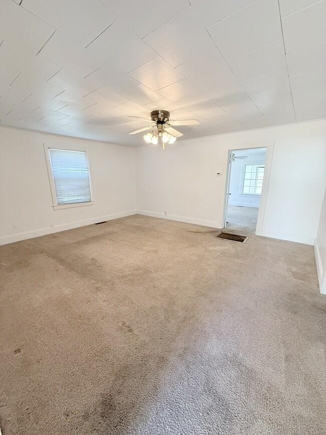 Foto del edificio - ADORABLE cottage close to everything!