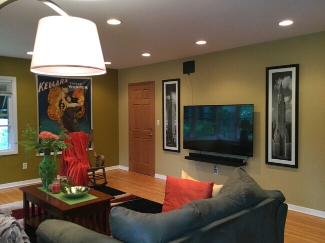 Foto del edificio - 2733 Bryant Ave S