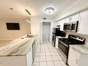 Building Photo - 4113 Holiday Dr