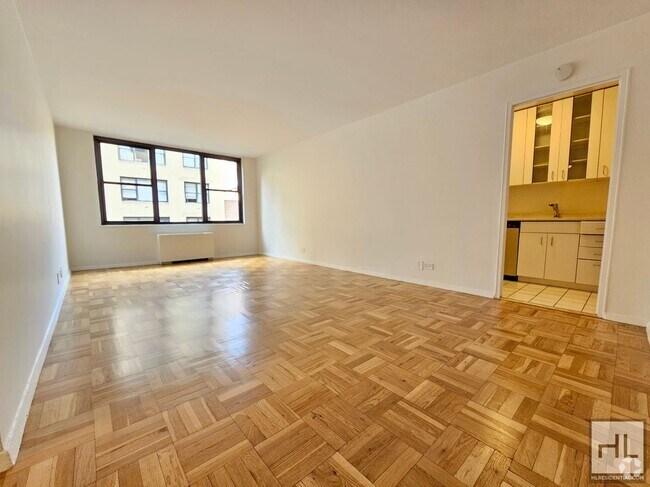 Building Photo - EAST 49 STREET
