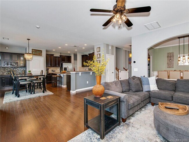 Foto del edificio - 5822 Castlecove Rd