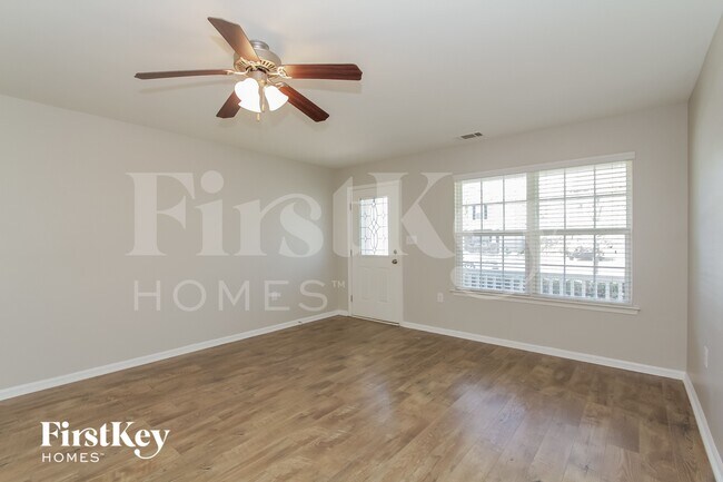 Foto del edificio - 301 Lind Point Ln