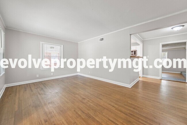 Foto del edificio - Charming Newly Renovated Home in East Memp...