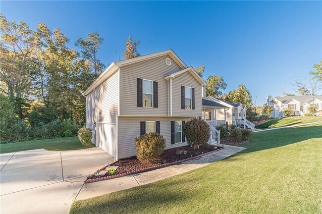 Building Photo - 583 Embassy Walk