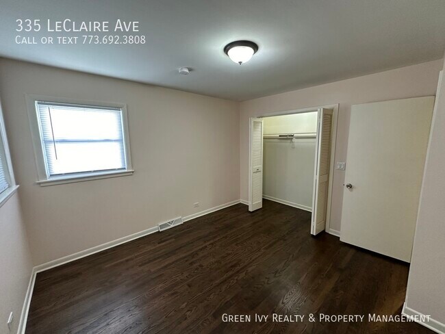 Foto del edificio - 335 Leclaire Ave