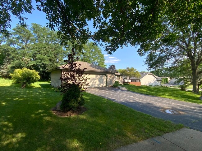 Building Photo - 3121 Carefree Dr