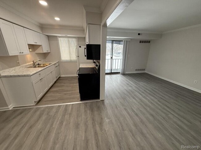 Foto del edificio - 250 E Thirteen Mile Rd