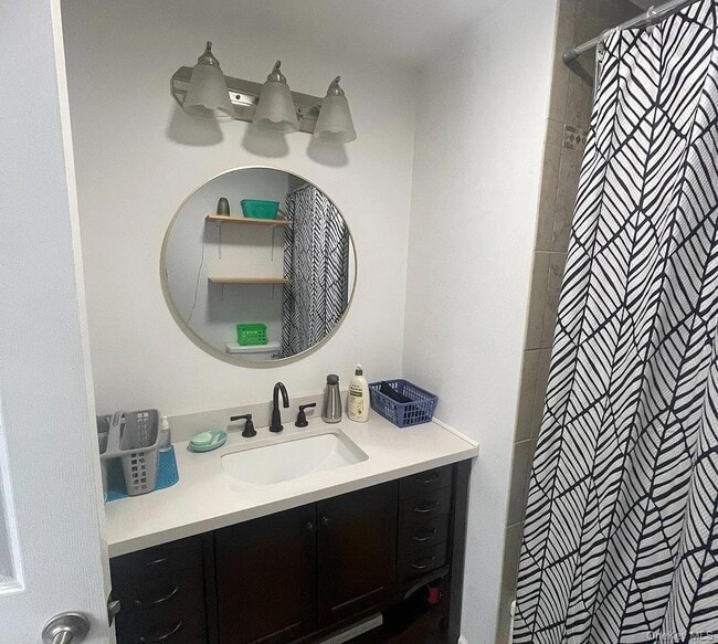 Foto del edificio - 8 Hideaway Ln