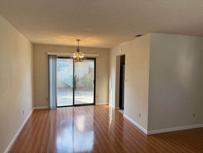 Foto del edificio - 4 Bedroom Almaden Home