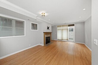 Building Photo - 540 W Oakdale Ave