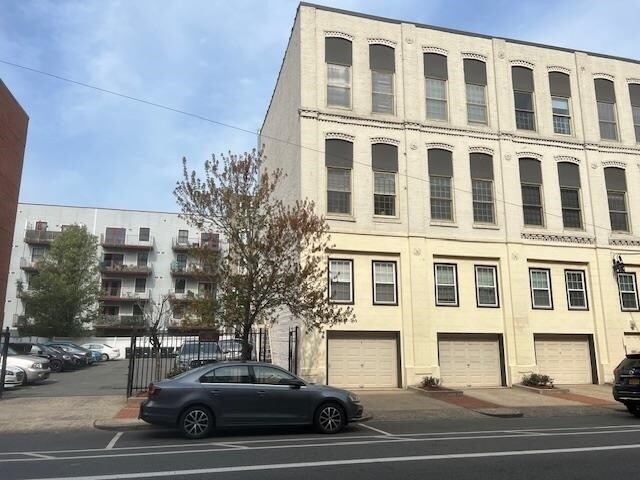 Primary Photo - 222 Clinton St