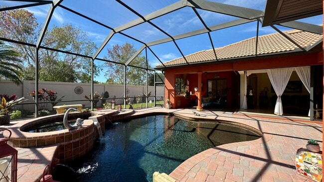 Building Photo - Executive Pool Home In Sarasota