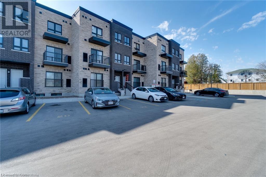 Primary Photo - 600 Victoria St S