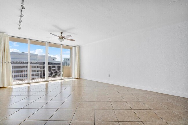 Foto del edificio - 10350 W Bay Harbor Dr