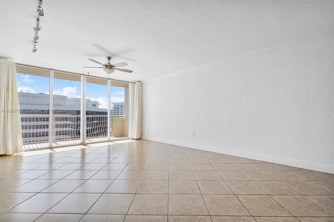 Building Photo - 10350 W Bay Harbor Dr