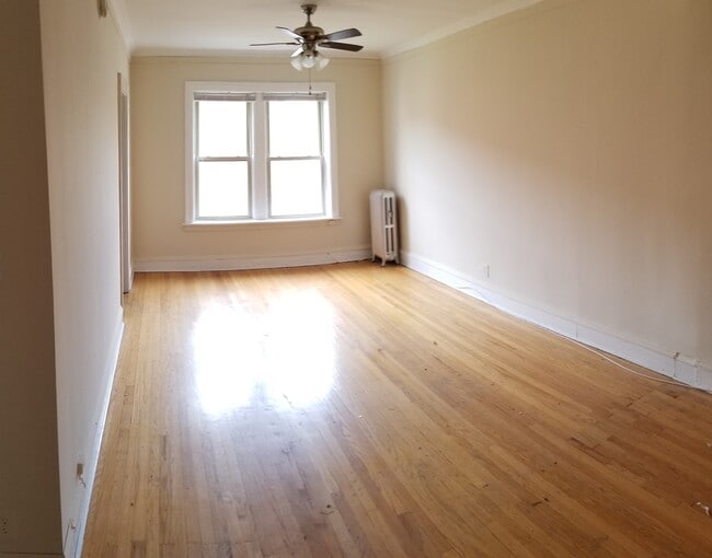 Building Photo - 4913 N Damen Ave