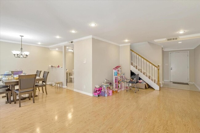 Building Photo - 1105 Sprague Ln