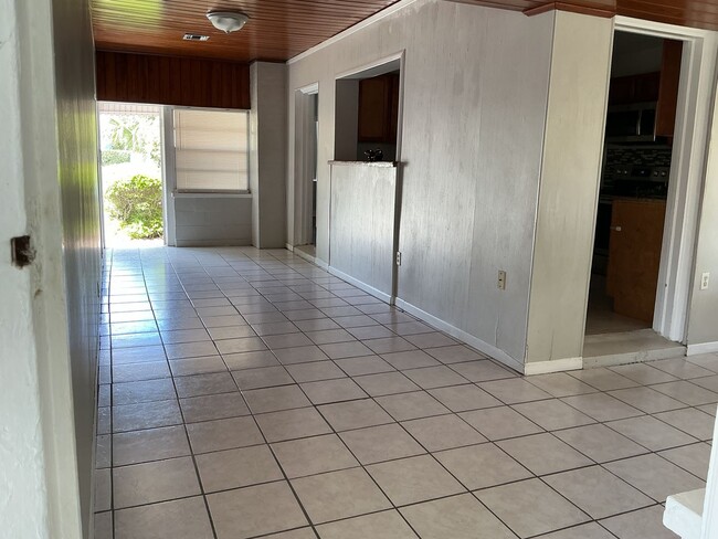Foto del edificio - 3 Bed / 2 Bath Home in North Lakeland – Spacious Yard & Great Location