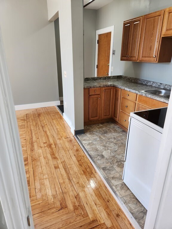 15 N Main St Unit 22, Attleboro, MA 02703 Room for Rent in Attleboro