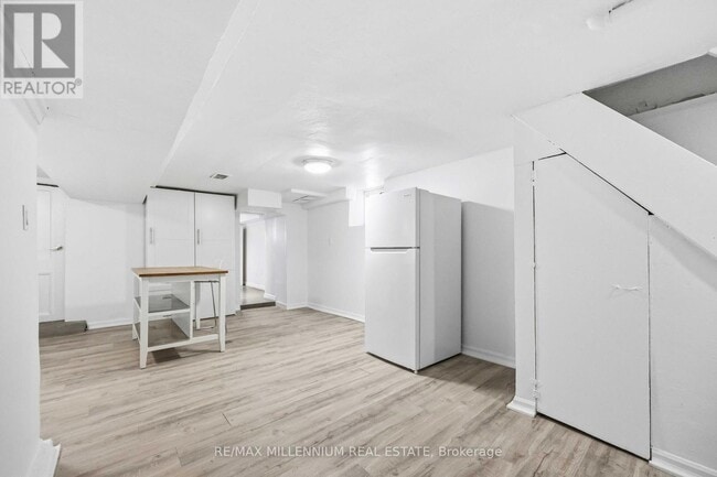 Building Photo - 17 Greenlaw Ave