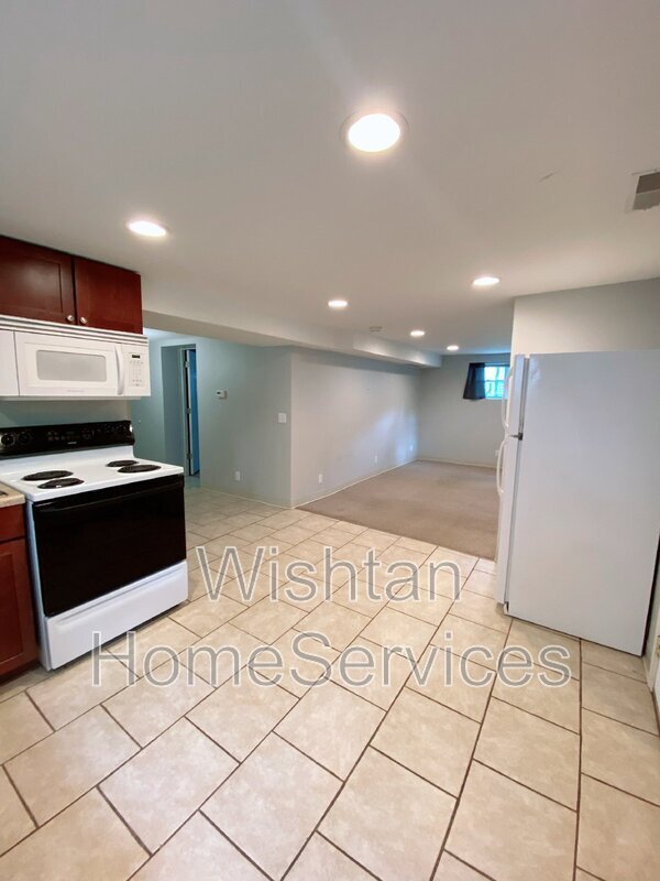 Building Photo - 209 Chandler Blvd