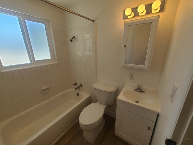 Building Photo - 117 Ranch Dr
