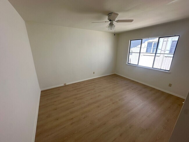 Bright 2 Bedroom Duplex in the Heart of Fu... - Bright 2 Bedroom Duplex in the Heart of Fu... Apartment