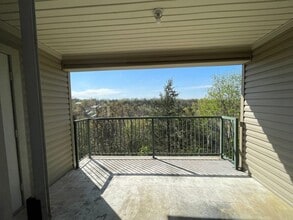 Building Photo - 545 Valleyview
