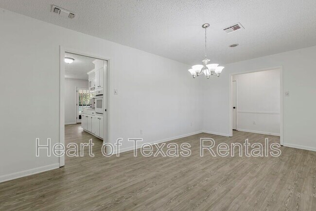 Foto del edificio - 465 Cranbrook Dr