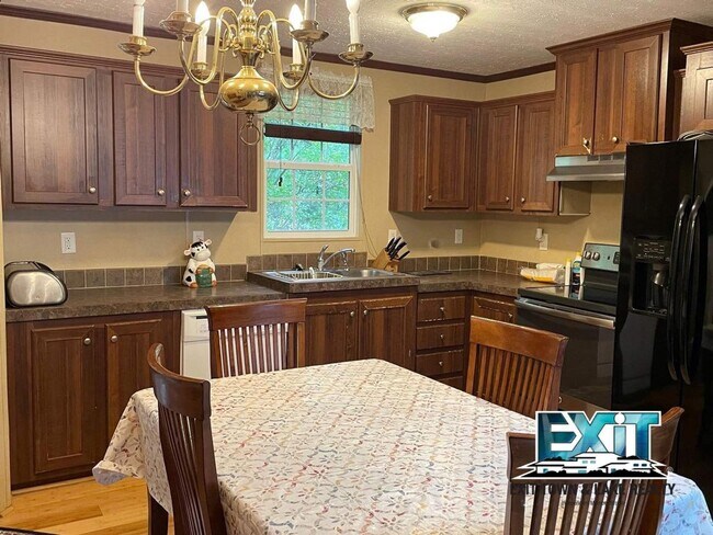 Building Photo - Private and secluded ranch in lakefront subdivision!